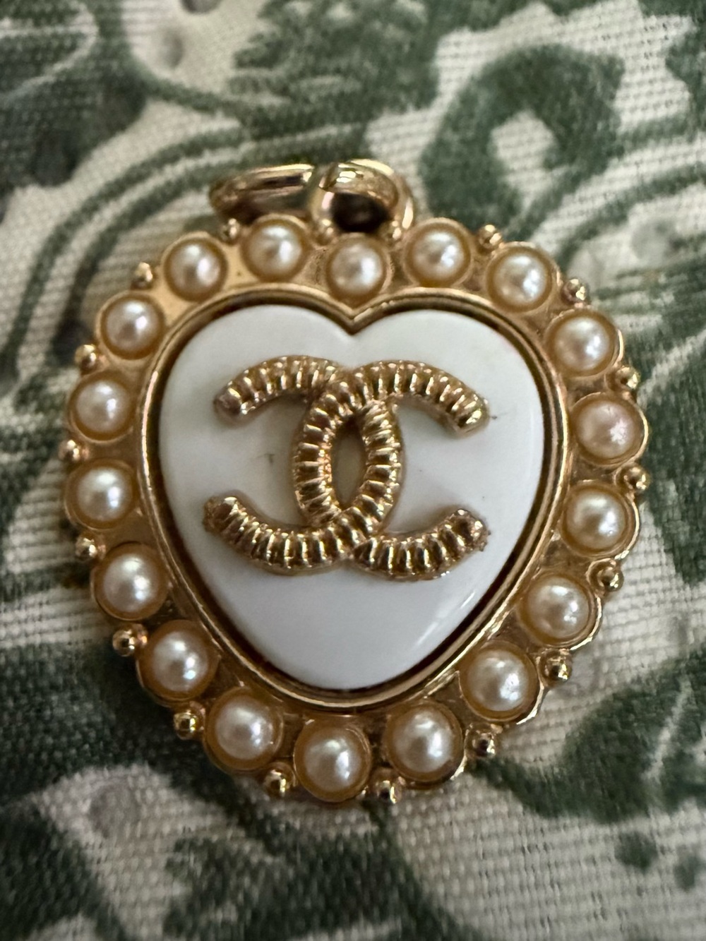 FASHION CHANEL Gold and White Heart Pendant Necklace with Faux Pearl Border.